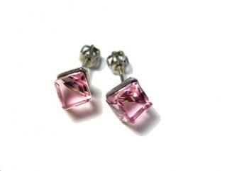        Náušnice  6mm kostičky Light Rose na šroubek
