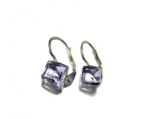 Náušnice  6mm kostičky Violet na klapku