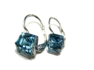 Náušnice  6mm kostičky Aquamarine na klapku