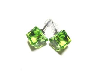 Náušnice  6mm kostičky Peridot