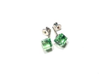 Náušnice  6mm kostičky Peridot na puzetu